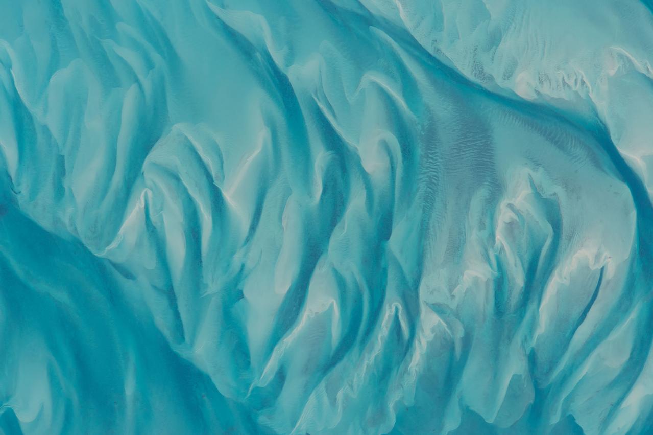 ISS046e009103 (01/16/2016) --- In orbit around the Earth on board the International Space Station NASA astronaut Scott Kelly captured this blue water image in his "Earth Art" series and tweeted it out with this message: " A splash of #EarthArt over the #Bahamas! #YearInSpace ".