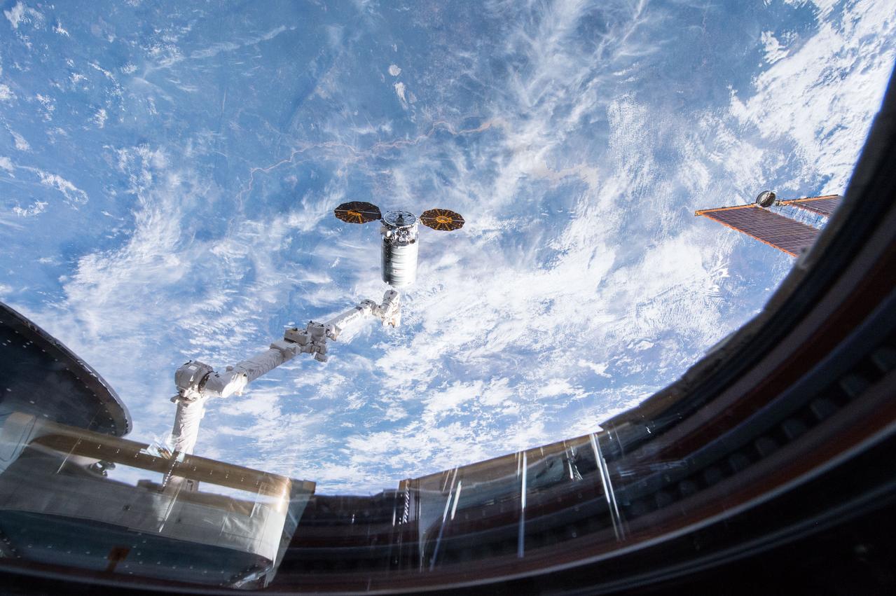 ISS047e021586 03/26/2016) --- Cygnus capture March 26, 2016. Expedition 47 robotic arm operator NASA astronaut Tim Kopra commanded the International Space Station’s Canadarm2 robotic arm to capture the Cygnus spacecraft .