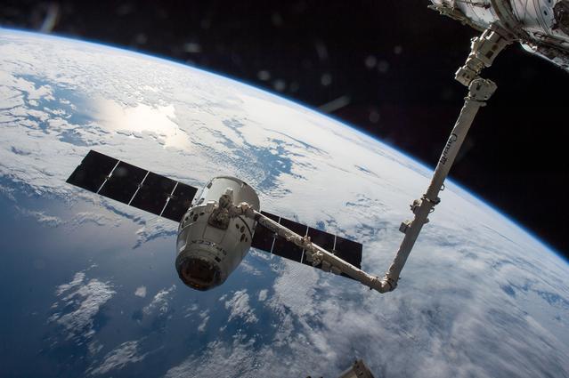 NASA image: SPX-8 SpaceX Dragon Spacecraft Grappled by SSRMS