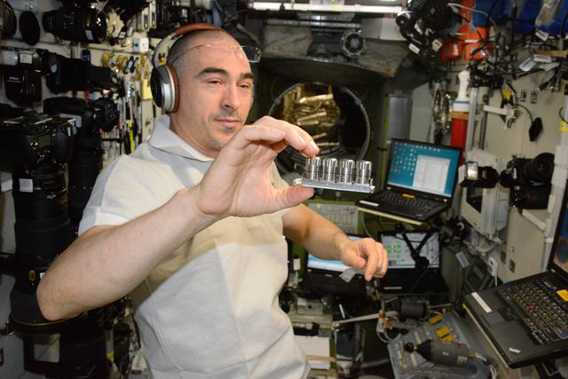 NASA image: Struktura Experiment Operations