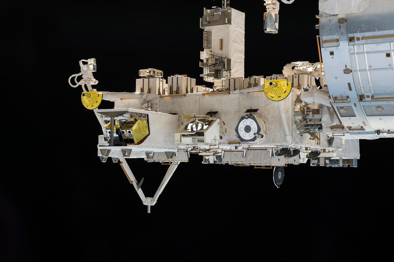 iss050e011669 (Nov. 28, 2016) --- Japanese Experiment Module - Exposed Facility (JEM-EF) and Japanese Experiment Module (JEM) Pressurized Module (JPM) (right) taken by the Expedition 50 crew. JEM-EF is an unpressurized  multipurpose pallet structure attached to the outside of the International Space Station (ISS).