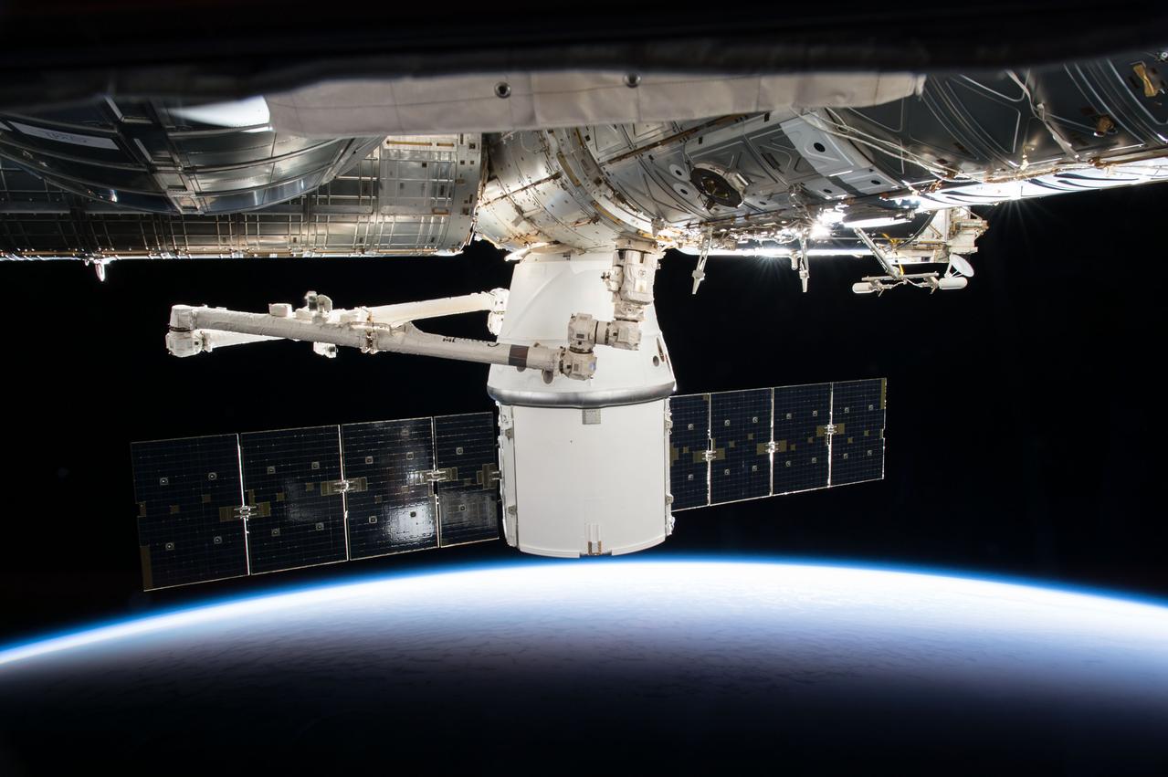 iss052e070271 (Aug. 18, 2017) --- The SpaceX Dragon cargo craft is pictured attached to the Harmony module shortly after its arrival in mid-August.