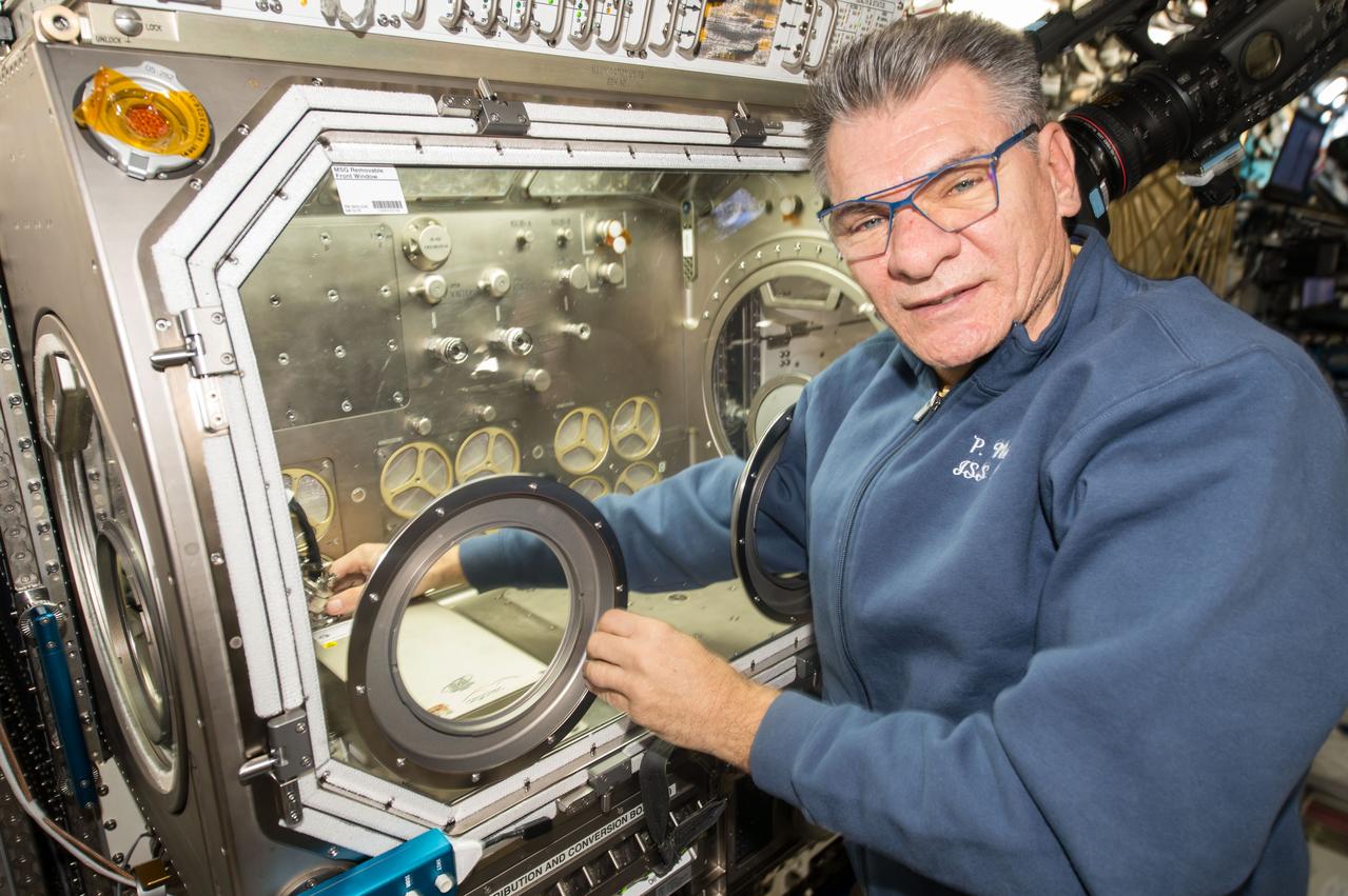 iss053e020149 (Sept. 14, 2017) --- Flight Engineer Paolo Nespoli sets up thermal exchange hardware inside the Microgravity Science Glovebox located in the U.S. Destiny laboratory module.