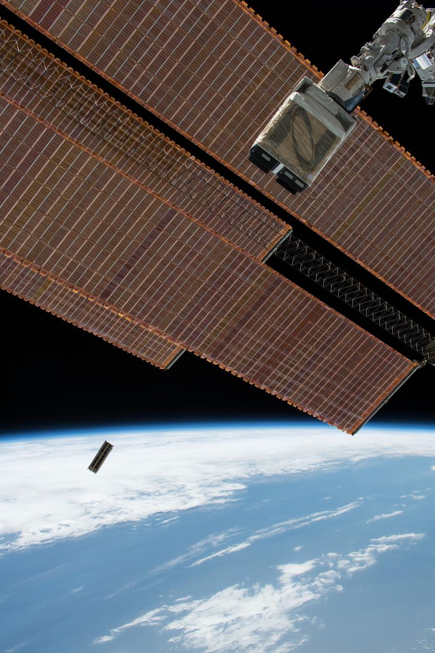iss053e234606 (11/21/2017) --- A view of OSIRIS-3U Satellite Deployer Number 8 after deployment from the NanoRacks CubeSat Deployer Number 13. OSIRIS-3U is an integrated CubeSat that conducts measurements of the Earth’s ionosphere, in coordination with a ground-based astronomy observatory.