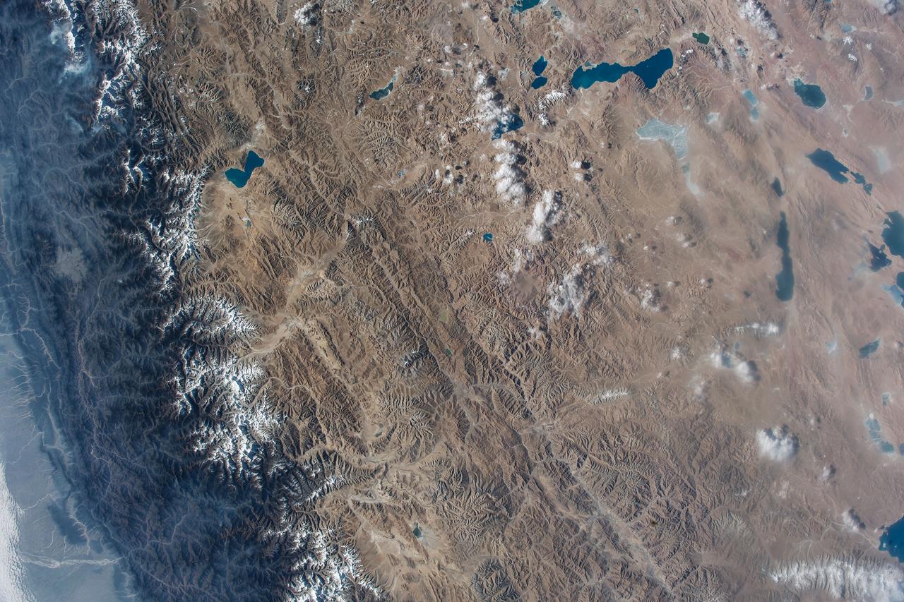 iss054e006869 (Dec. 27, 2017) --- This photograph taken by Expedition 54 crew members aboard the International Space Station reveals striking climate differences of Nepal and the Himalayan mountain range, including Mount Everest (left) and the Tibetan highlands of western China (right).