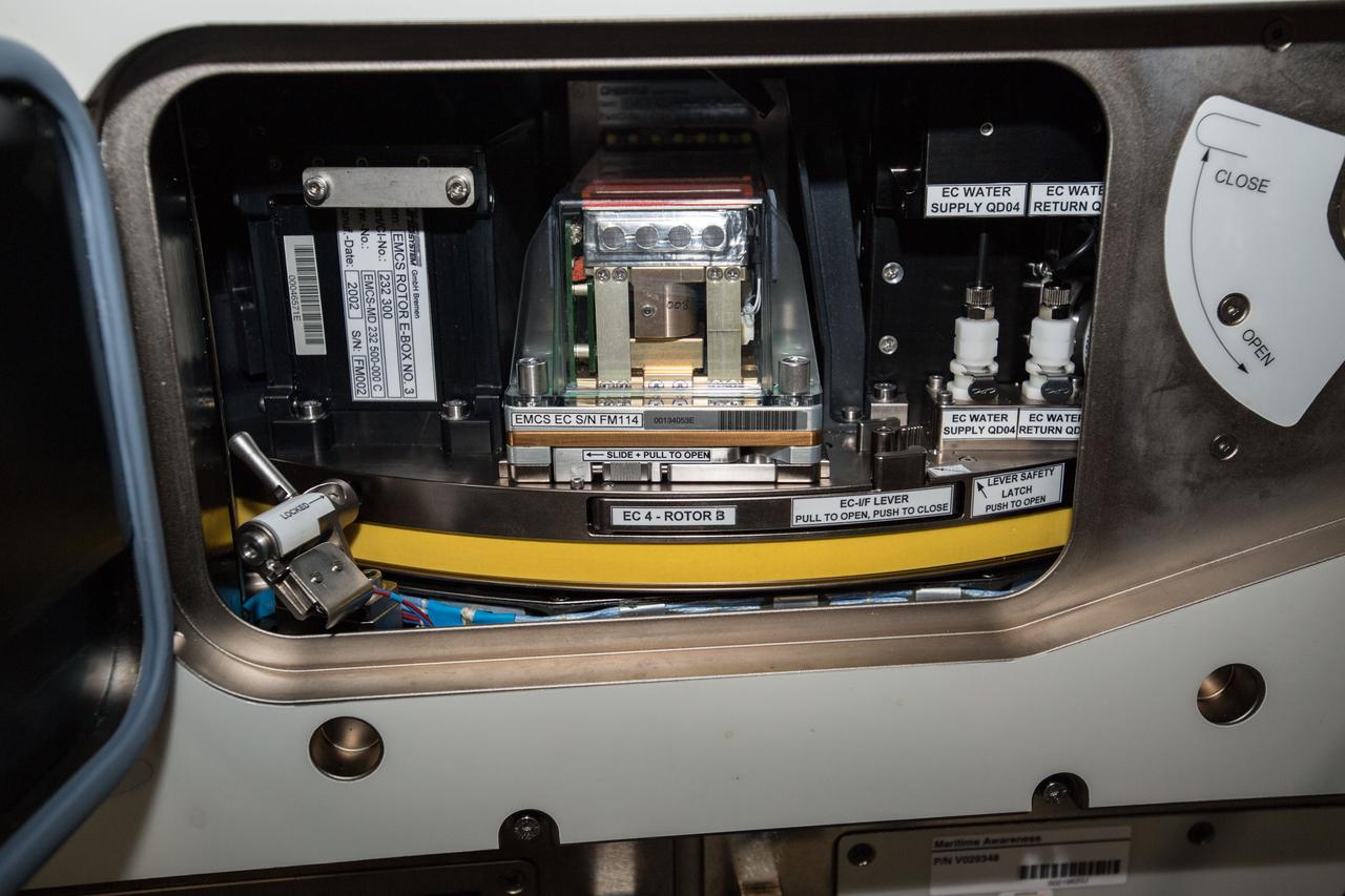 iss054e037079 (Feb. 8, 2018) --- Plant Gravity Perception experiment in a centrifuge on a European Modular Cultivation System (EMCS) Experiment Container (EC) to test the gravity-sensing ability of plants in microgravity.