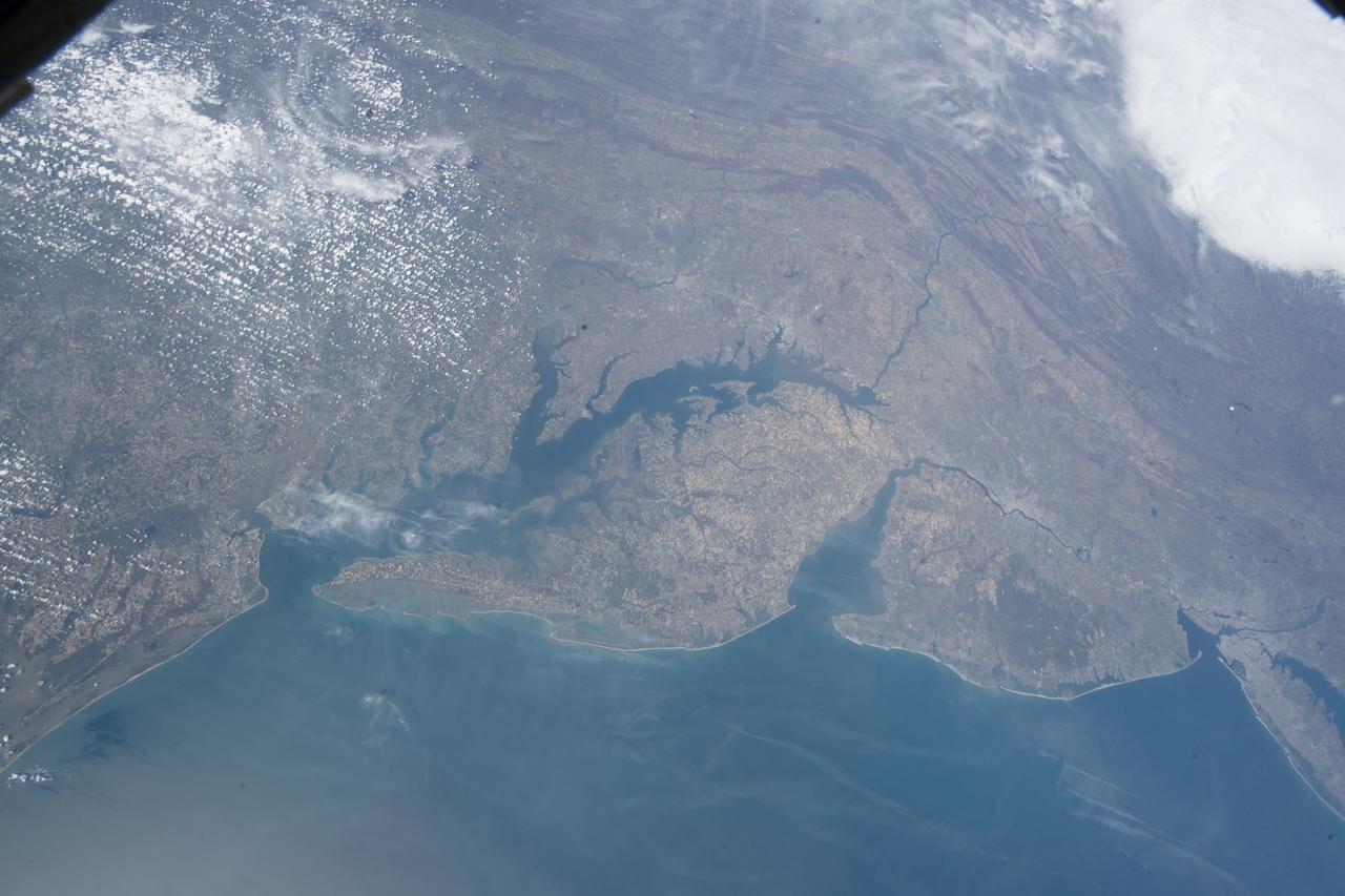 iss055e023210 (April 14, 2018) --- Chesapeake Bay, Delaware Bay and the east coast of the United States from South Carolina to Connecticut were pictured as the International Space Station orbited 250 miles above the Atlantic Ocean.
