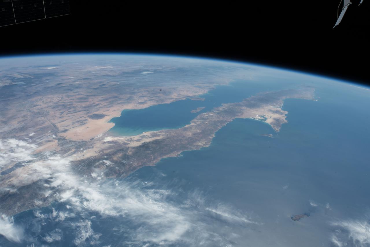 iss055e023287 (April 15, 2018) --- Mexico, Baja California and the southern coast of the state of California are pictured as the International Space Station orbited above the Pacific Ocean. When the SpaceX Dragon cargo craft returns to Earth after completing its mission at the station it splashes down in the Pacific Ocean a few hundred miles off the coast of southern California and Baja California.