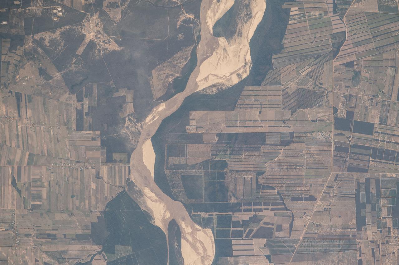 iss056e094532 (July 10, 2018) --- This portion of Bolivia's Rio Grande is about 27 miles east of downtown Santa Cruz de la Sierra, the country's largest city. The river in the Amazon Basin and the sub-tropical climate support navigation, fishing and agriculture.