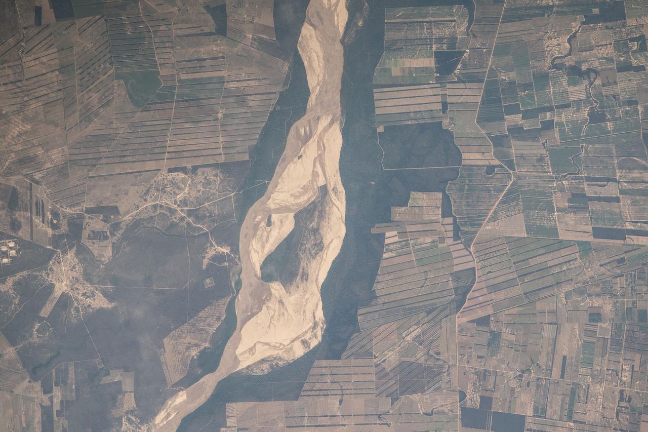 iss056e094533 (July 10, 2018) --- This portion of Bolivia's Rio Grande is about 27 miles east of downtown Santa Cruz de la Sierra, the country's largest city. The river in the Amazon Basin and the sub-tropical climate support navigation, fishing and agriculture.