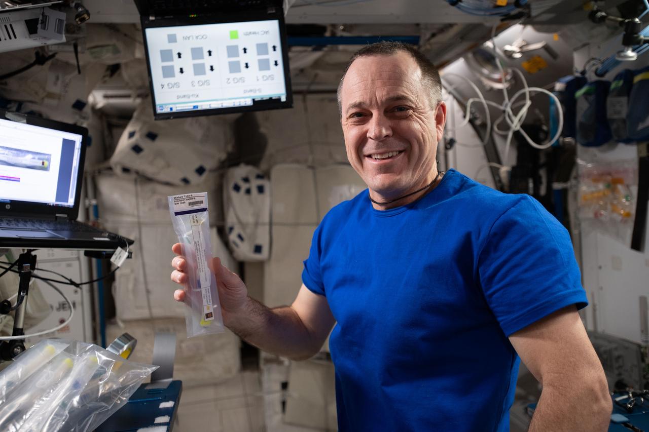 iss056e100256 (Jult 29, 2018) --- Expedition 56 Flight Engineer Ricky Arnold works with a student-designed experiment using NanoRacks commercial science hardware. The study is researching the impacts of microgravity on tissue regeneration, concrete properties, antibiotics, and the growth of plant, fungi, and bacteria. The research introduces students to the principles of space science possibly leading to a career as scientists.