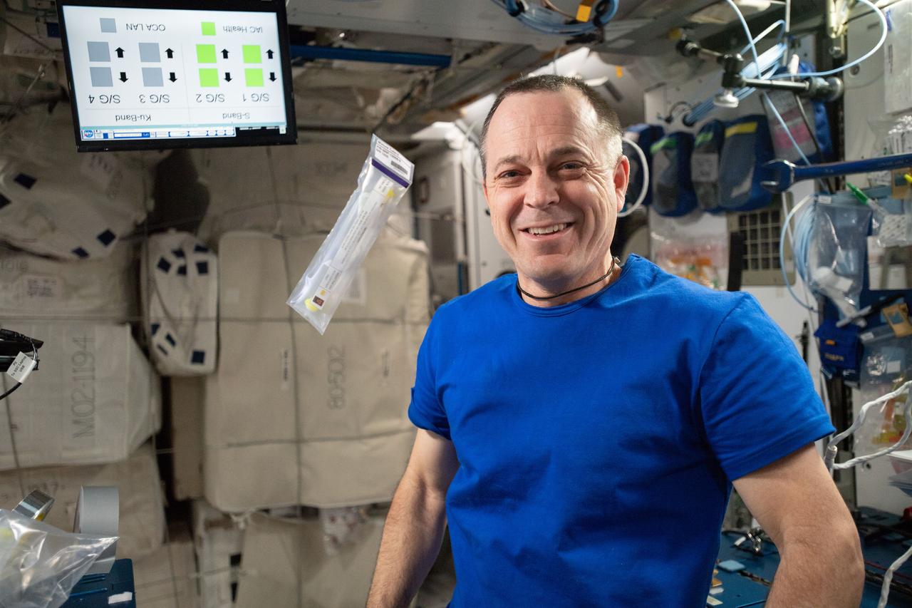 iss056e100257 (Jult 29, 2018) --- Expedition 56 Flight Engineer Ricky Arnold works with a student-designed experiment using NanoRacks commercial science hardware. The study is researching the impacts of microgravity on tissue regeneration, concrete properties, antibiotics, and the growth of plant, fungi, and bacteria. The research introduces students to the principles of space science possibly leading to a career as scientists.