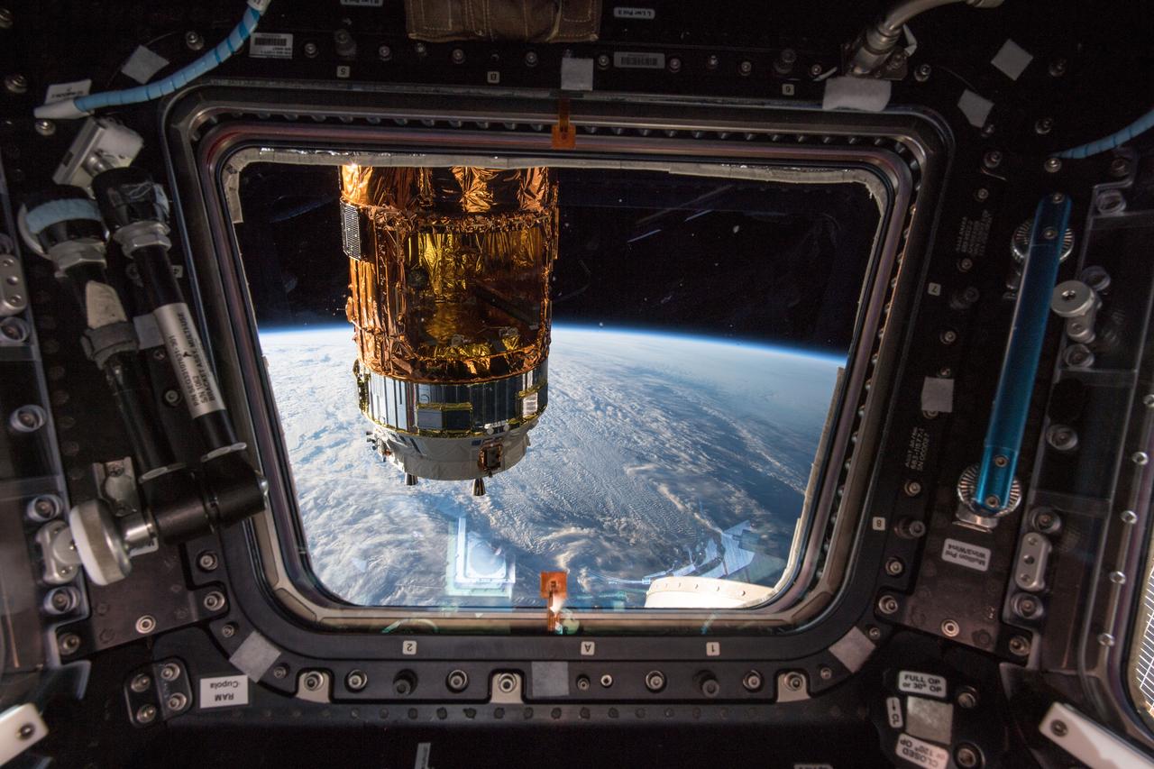 iss057e029243 (Oct. 11, 2018) --- The H-II Transfer Vehicle-7 (HTV-7) from the Japan Aerospace Exploration Agency (JAXA) is viewed from one of seven windows inside the cupola, the International Space Station's "window to the world." The orbital complex was flying at an altitude of about 257 miles off the coast of Canada above the Gulf of St. Lawrence.