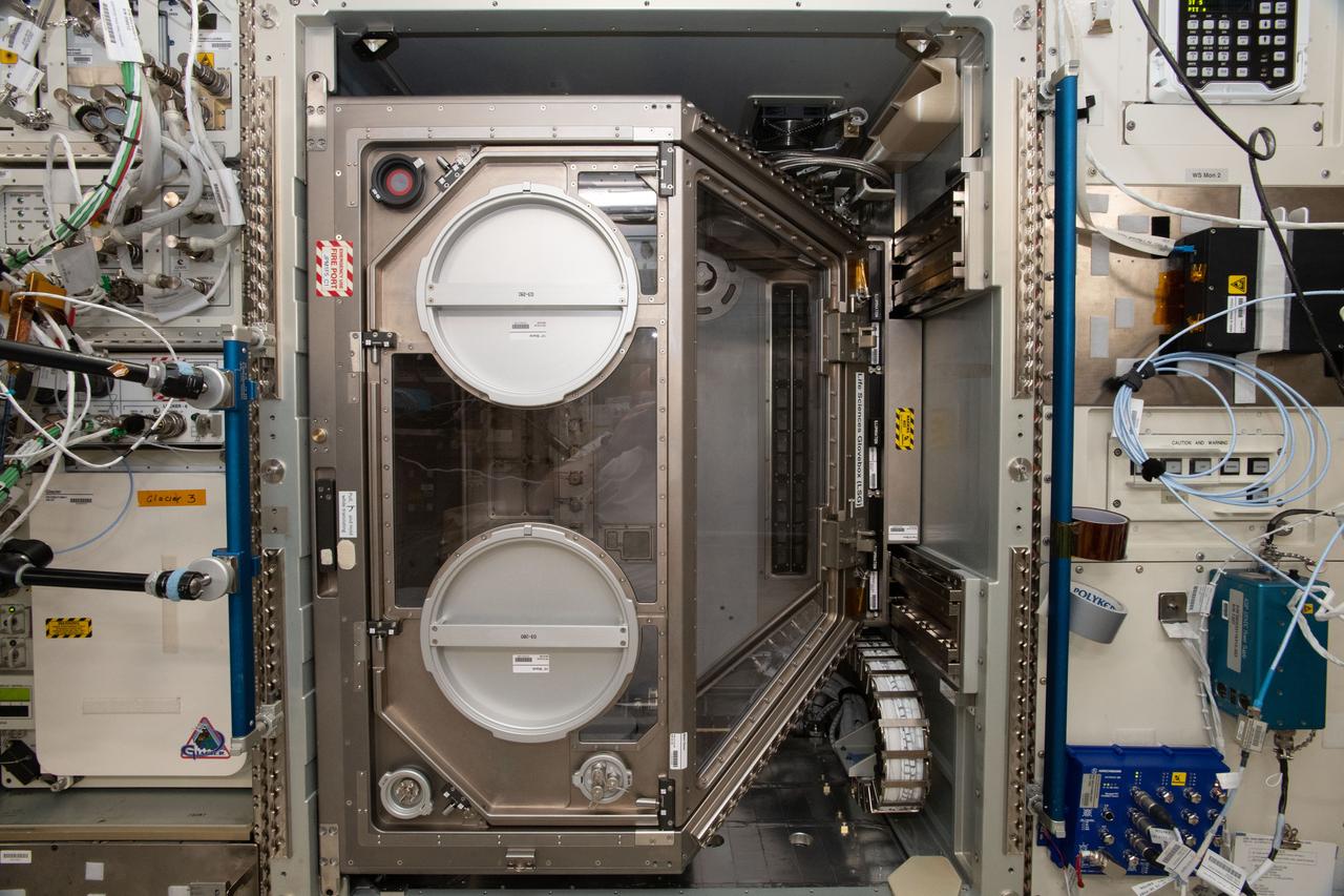 iss057e057774 (10/31/2018) --- A view of the Life Sciences Glovebox (LSG) during rack configuration operations (OPS) in the Kibo Japanese Experiment Pressurized Module (JPM). The Life Sciences Glovebox (LSG) is a sealed work area that accommodates life science and technology investigations in a “workbench” type environment. Due to its larger size design, two crew members can work in the LSG simultaneously.