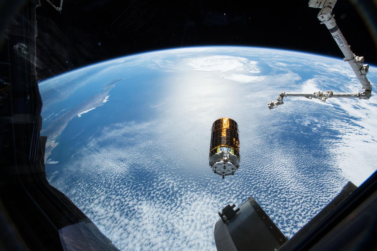 iss057e065889 (Nov. 7, 2018) --- Japan's HTV-7 resupply ship is pictured after it was released from the grips of the Canadarm2 robotic arm. Both the HTV-7 and the International Space Station were orbiting about 254 miles above the Pacific Ocean and about 311 miles west of Baja California.