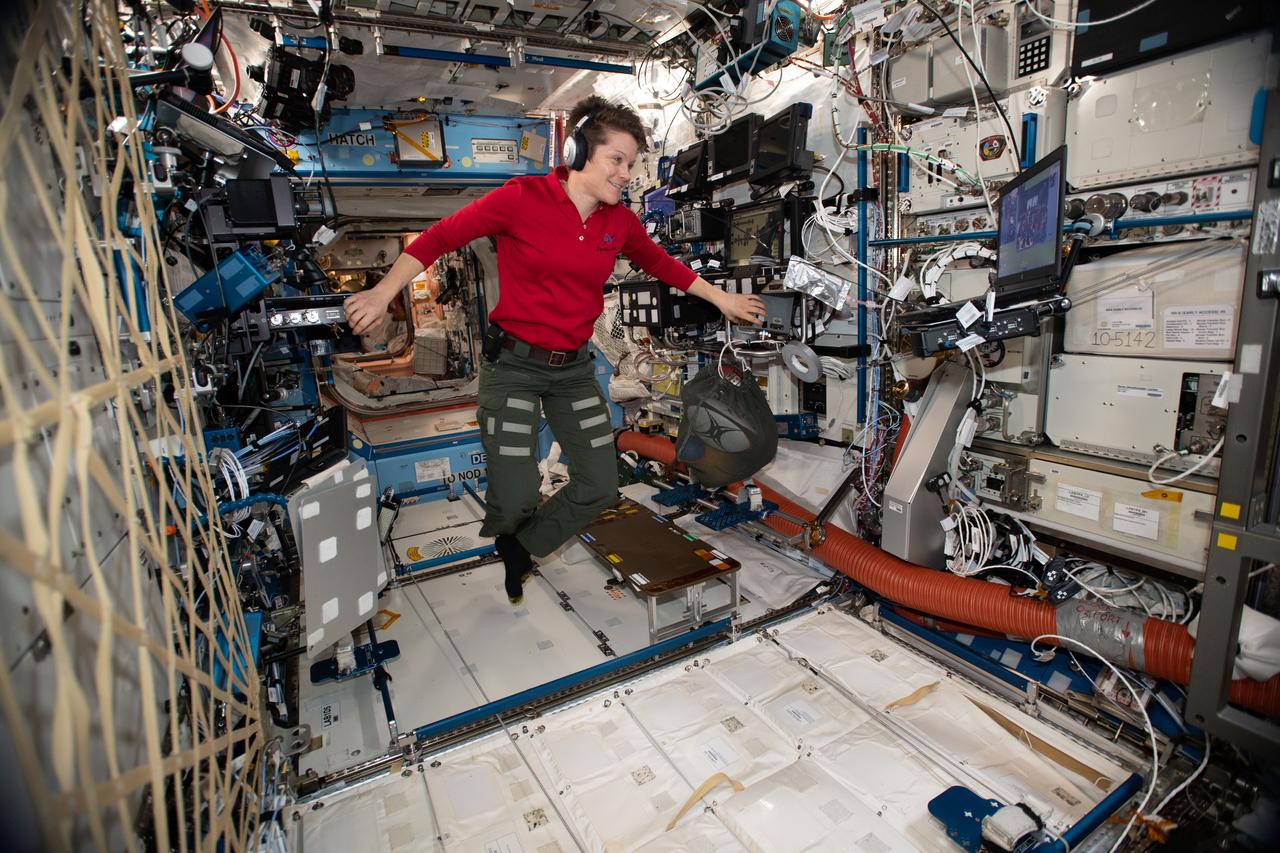 iss058e005069 (Jan. 18, 2019) --- Expedition 58 Flight Engineer Anne McClain of NASA looks at a laptop computer screen inside the U.S. Destiny laboratory module during ground conference operations.