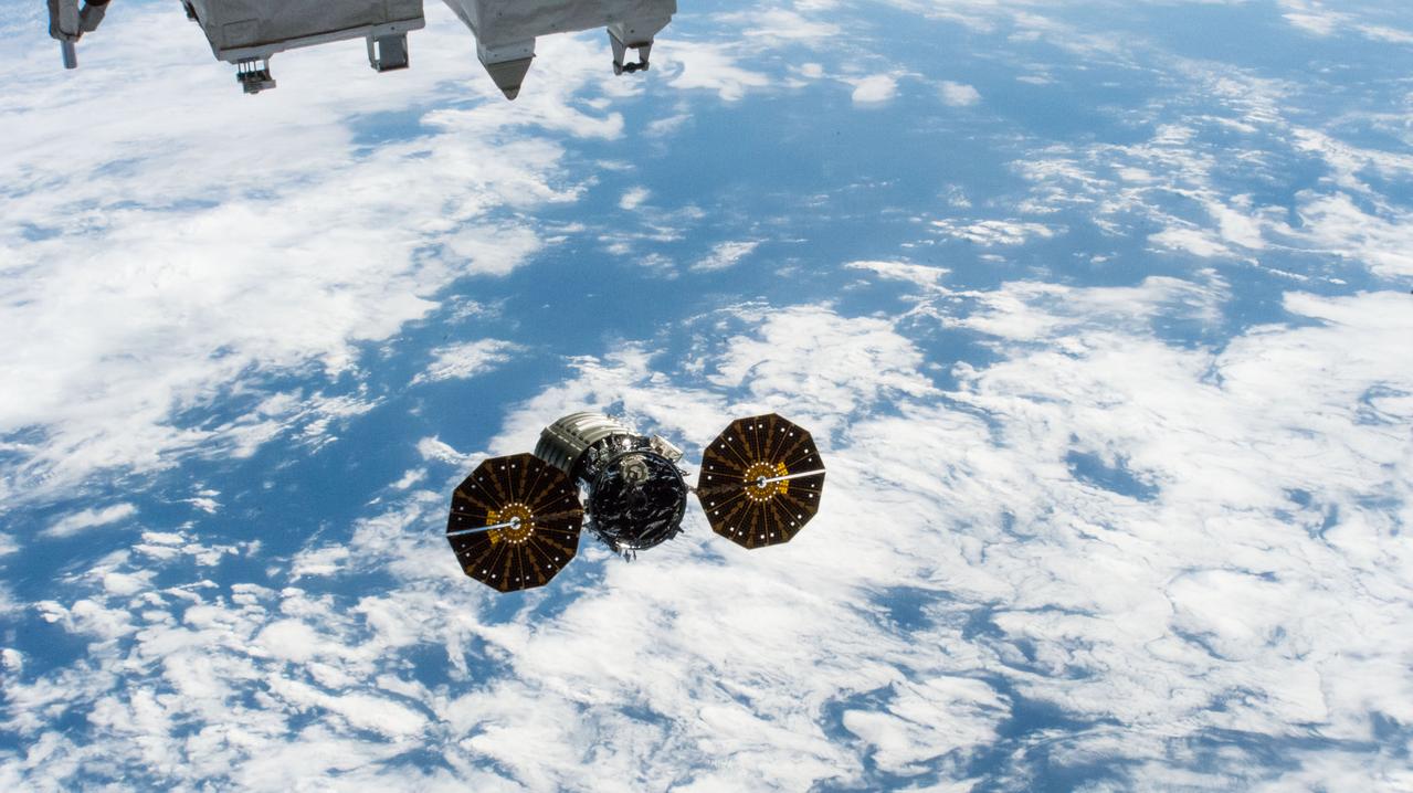 iss058e011816 (Feb. 8, 2019) --- The Cygnus cargo craft from Northrop Grumman begins its departure from the International Space Station as both spacecraft were orbiting 252 miles over the Pacific Ocean off the coast of Peru.