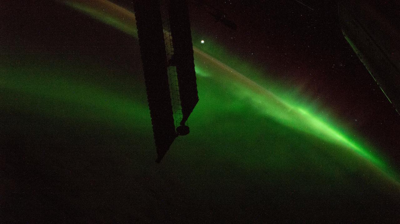 iss059e013117 (April 4, 2019) --- The aurora australis, also known as the "southern lights," is pictured as the International Space Station orbited 264 miles above the Indian Ocean south of the Western Australia city of Perth.