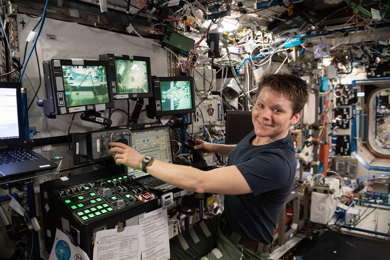iss059e021364 (Aprill 16, 2019) --- Expedition 59 Flight Engineer Anne McClain of NASA uses the robotics workstation inside the U.S. Destiny laboratory module to practice Canadarm2 robotics maneuvers and Cygnus spacecraft capture techniques.