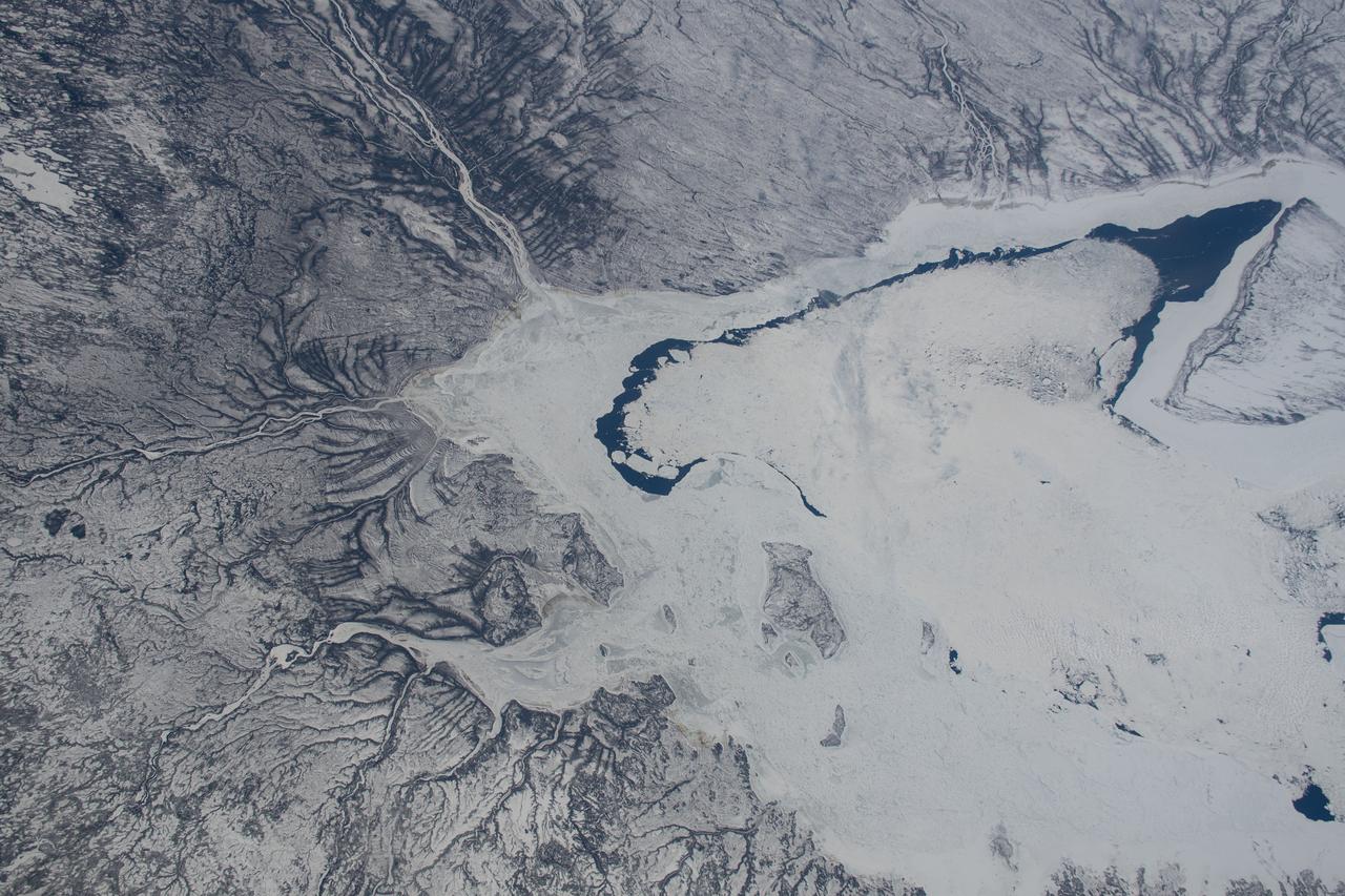 iss059e028115 (April 22, 2019) --- The frozen southern tip of Hudson Bay, which lies in between Ontario and Quebec, is pictured as the International Space Station orbited 258 miles above Canada.