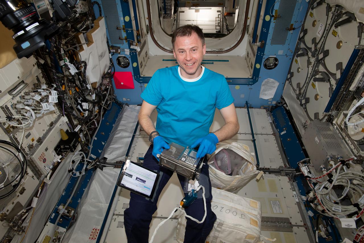 iss060e013799 (July 22, 2019) --- Expedition 60 Flight Engineer Nick Hague of NASA works on research hardware for the Space Moss experiment. The space botany study grows mosses aboard the space station to determine how microgravity affects their growth, development, gene expression, photosynthetic activity and other features.