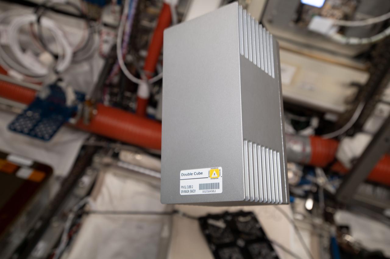 iss060e036686 (8/19/2019) --- A view during removal of card/cube from TangoLab-2 Facility. The Effects of Microgravity on Microbial Nitrogen Fixation (Microbial Nitrogen Fixation) explores the effectiveness of two strains of nitrogen-fixing bacteria. Nitrogen is an essential element in plant growth, but plants use only reduced forms of nitrogen and much of it is produced by these bacteria. Determining whether and how nitrogen fixation occurs in space is key to successfully growing plants on future missions.