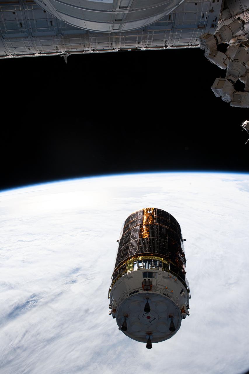 iss060e082595 (Sept. 28, 2019) --- Japan's H-II Transfer Vehicle-8 (HTV-8) slowly approaches the International Space Station, waiting to be grappled by the Canadarm2 robotic arm, which was operated by astronaut Christina Koch, beginning a month of cargo transfer activities.