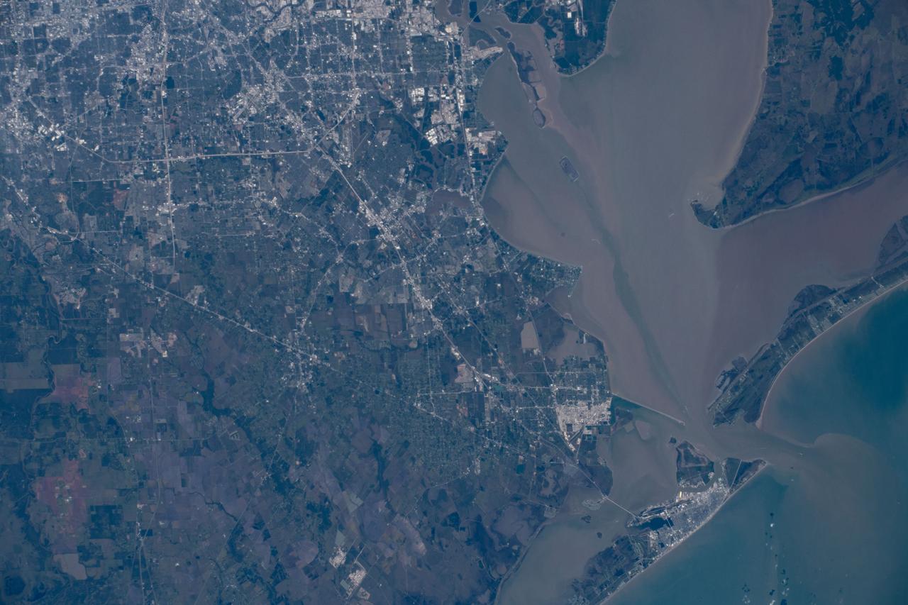 iss061e026105 (Oct. 31, 2019) --- Galveston, Texas (lower right) separates the Gulf of Mexico from Galveston Bay and Trinity Bay. At upper left is Houston in this photograph taken by an Expedition 61 crewmember aboard the International Space Station taken from an altitude of 256 miles.