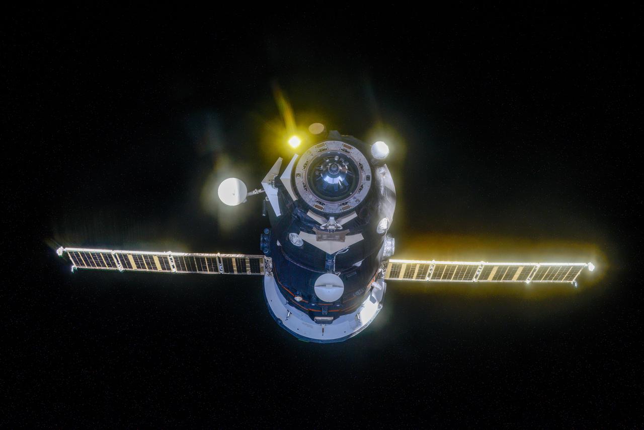 iss061e061561 (Nov. 29, 2019) --- Russia's Progress 73 (73P) cargo craft is pictured departing the International Space Station after undocking from the Pirs docking compartment. Loaded with trash, the 73P was deorbited a few hours later and burned up safely over the Pacific Ocean.