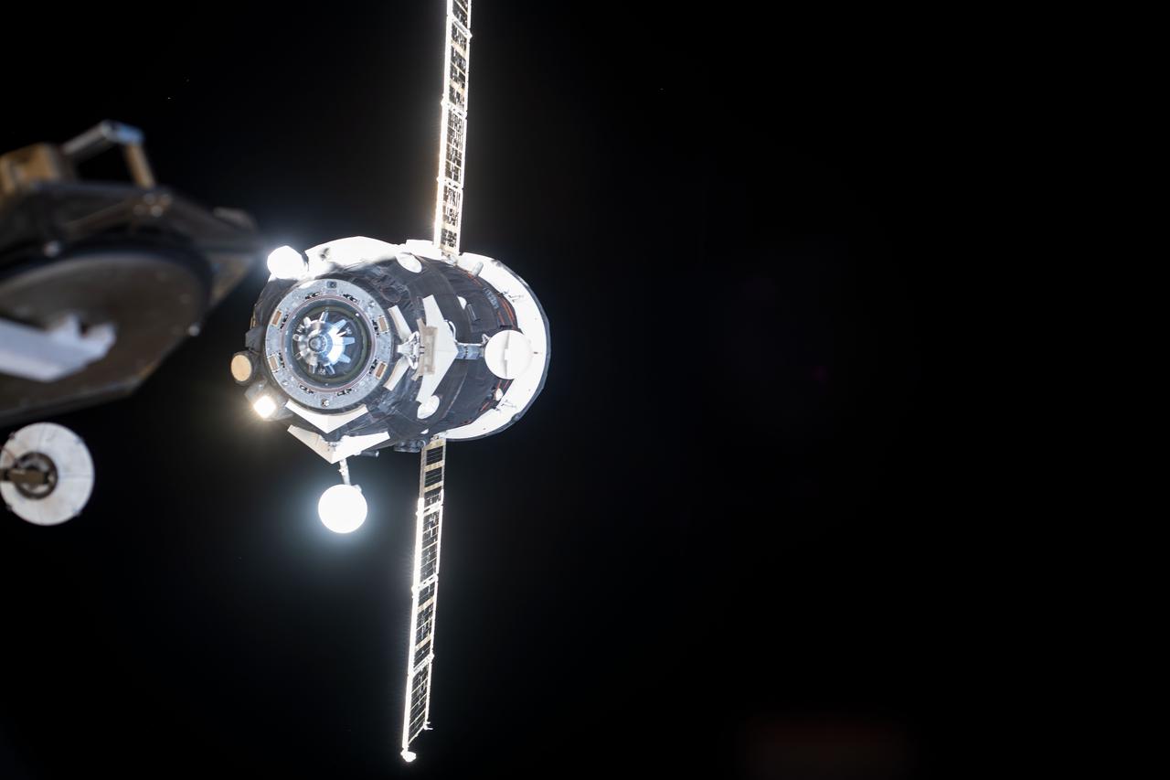 iss061e061461 (Nov. 29, 2019) --- Russia's Progress 73 (73P) cargo craft is pictured departing the International Space Station after undocking from the Pirs docking compartment. Loaded with trash, the 73P was deorbited a few hours later and burned up safely over the Pacific Ocean.