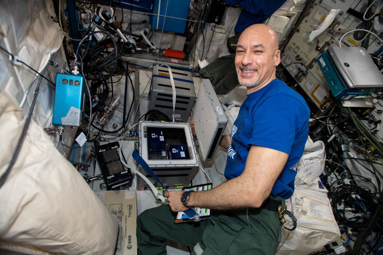 iss061e075342 (12/10/2019) --- European Space Agency (ESA) astronaut Luca Parmitano works with the Kubik 6 Incubator in the Columbus European Laboratory during Experiment Container installation for the Rotifer-B1 experiment. The Rotifer-B1 investigation deals with the possible effects of spaceflight on gene expression.