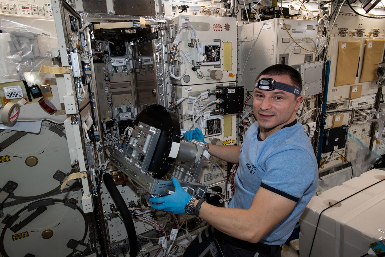 iss061e091427 (Dec. 17, 2019) --- NASA astronaut and Expedition 61 Flight Engineer Andrew Morgan installs a new artificial gravity generator inside an incubator, also known as the Cell Biology Experiment Facility (CBEF), located in the Japanese Kibo laboratory module. The CBEF is used for a variety of life science experiments including cultivating cells and plants.