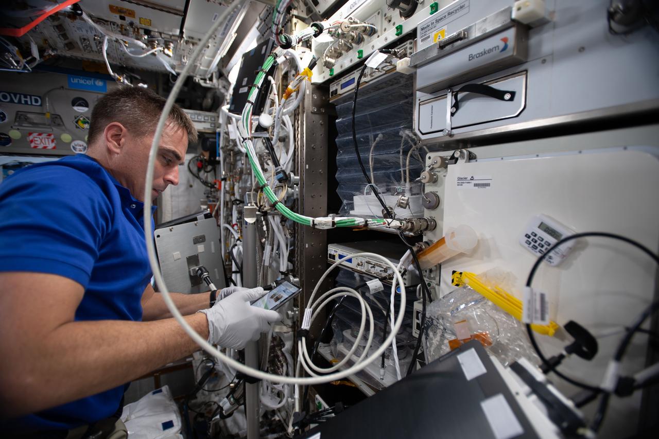 iss063e000050 (April 20, 2020) --- NASA astronaut and Expedition 63 Commander Chris Cassidy services the Veggie botanical research facility inside the Columbus laboratory module from the European Space Agency.