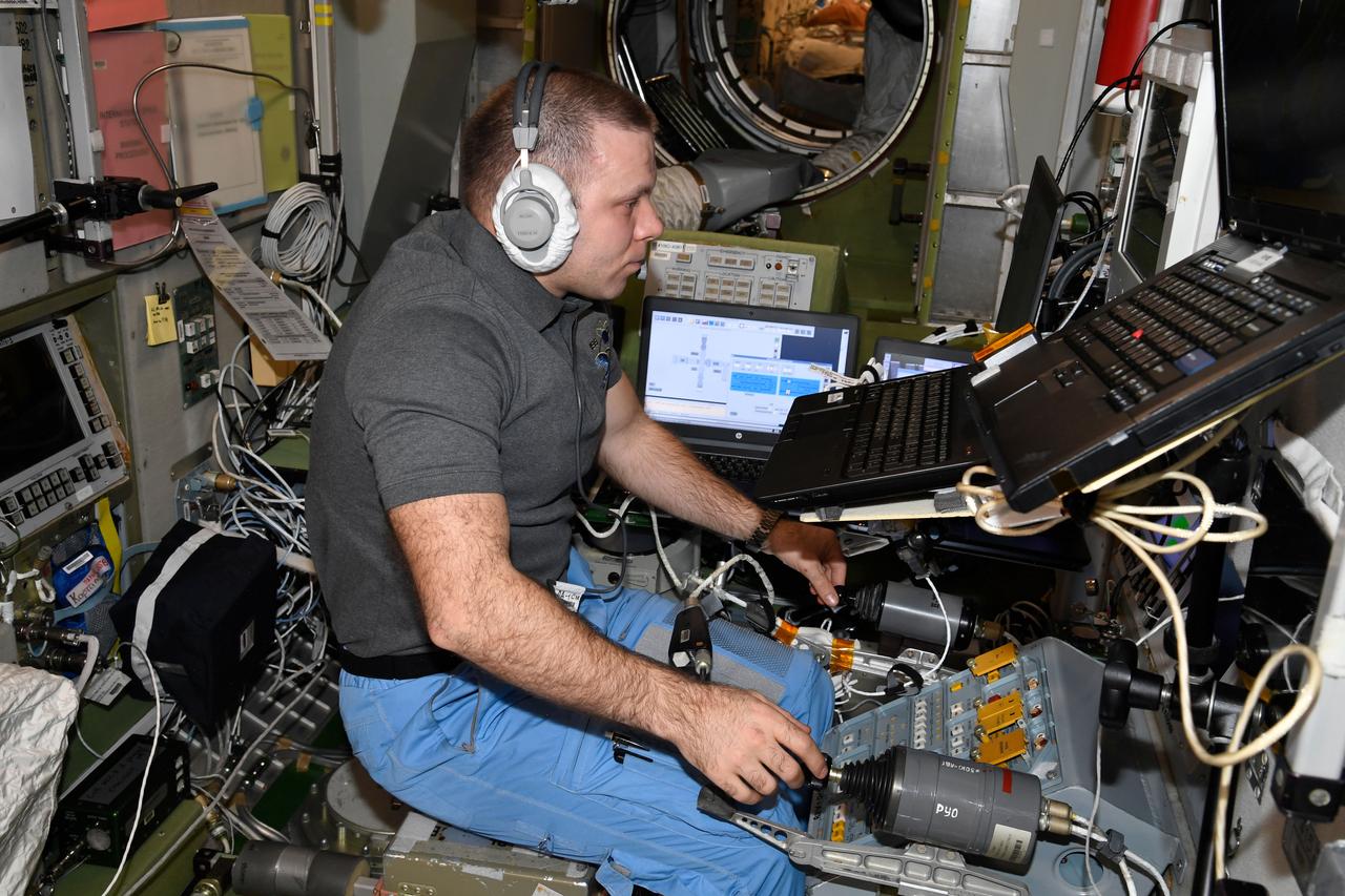iss063e001469 (April 22, 2020) --- Roscosmos cosmonaut and Expedition 63 Flight Engineer Ivan Vagner practices remote spacecraft maneuvering techniques on the Tele-Operated Robotics Unit (TORU) in the Zvezda service module. The TORU would be used in the unlikely event a Russian spacecraft would be unable to automatically rendezvous and dock to the International Space Station.