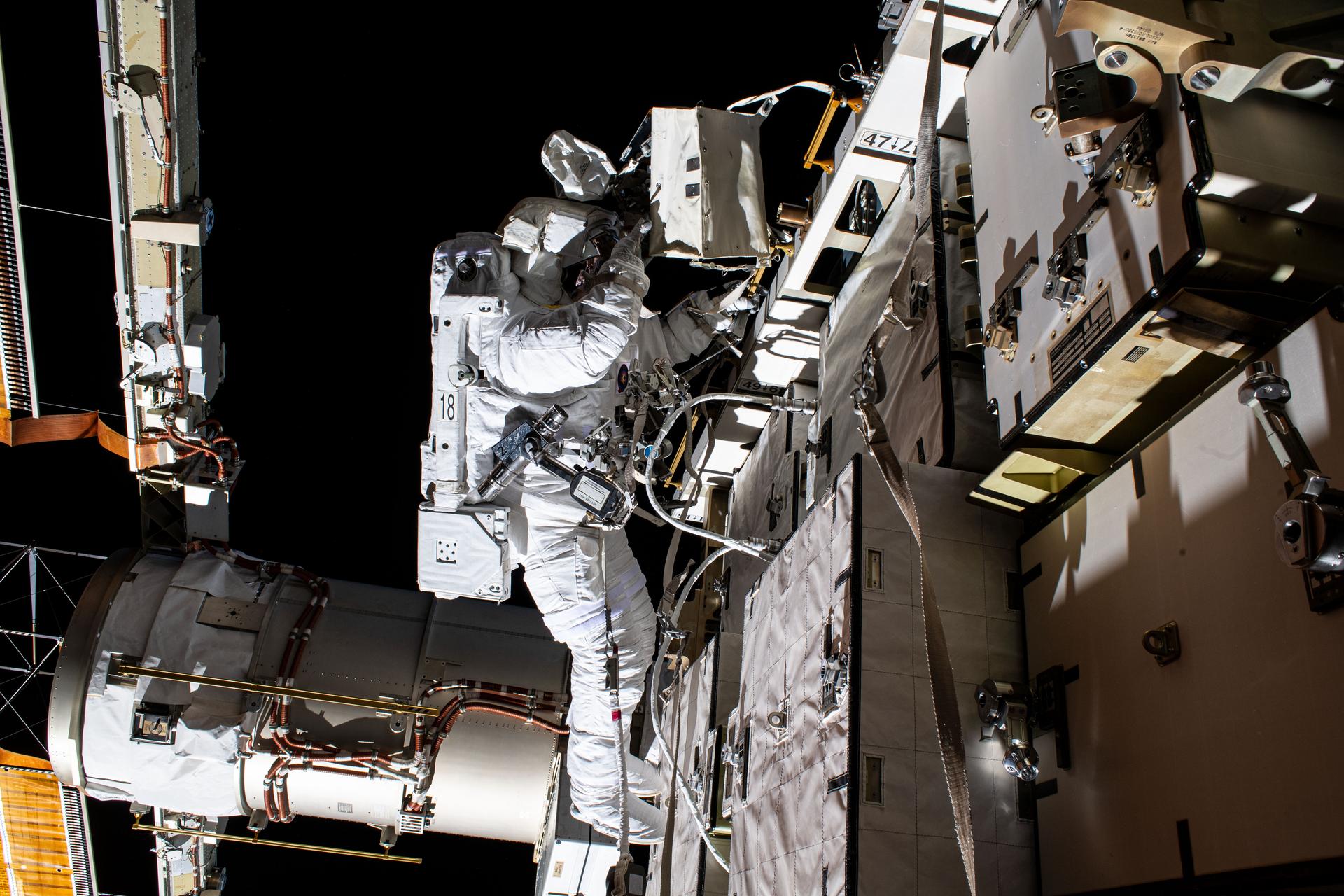 iss063e033443