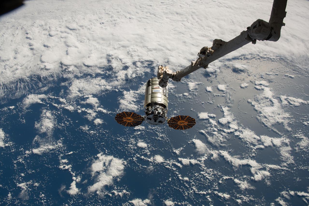 iss063e101288