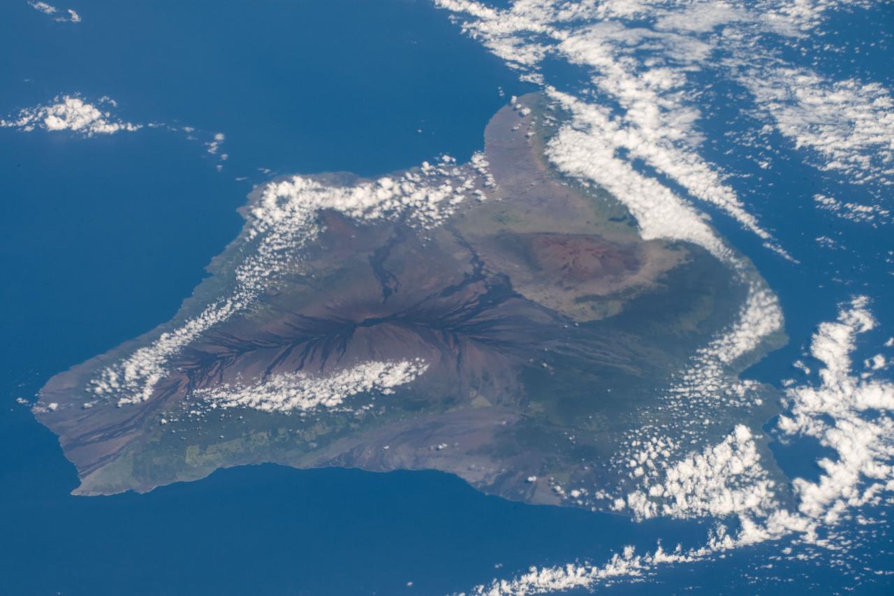 iss063e105782 (Oct. 8, 2020) --- The big island of Hawaii and its two prominent mountains Mauna Loa, an active volcano, and Mauna Kea, a dormant volcano, were pictured as the International Space Station orbited about 315 miles southeast above the Pacific Ocean.
