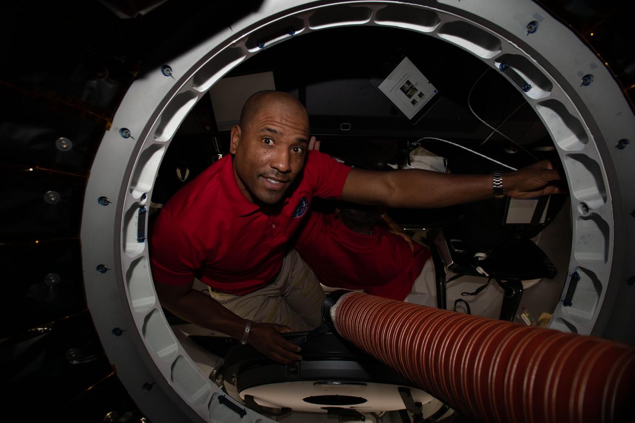 iss064e004868 (Nov. 17, 2020) --- SpaceX Crew-1 Pilot and Expedition 64 Flight Engineer Victor Glover is pictured inside the Crew Dragon vehicle shortly after the hatch opened following a 27-and-a-half hour trip to the International Space Station that began with a launch from Kennedy Space Center in Florida.