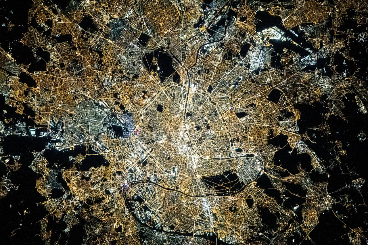 iss064e006345 (Nov. 25, 2020) --- Paris, France, the "City of Light," with the Seine River flowing through the middle, is pictured as the International Space Station orbited 263 miles above.