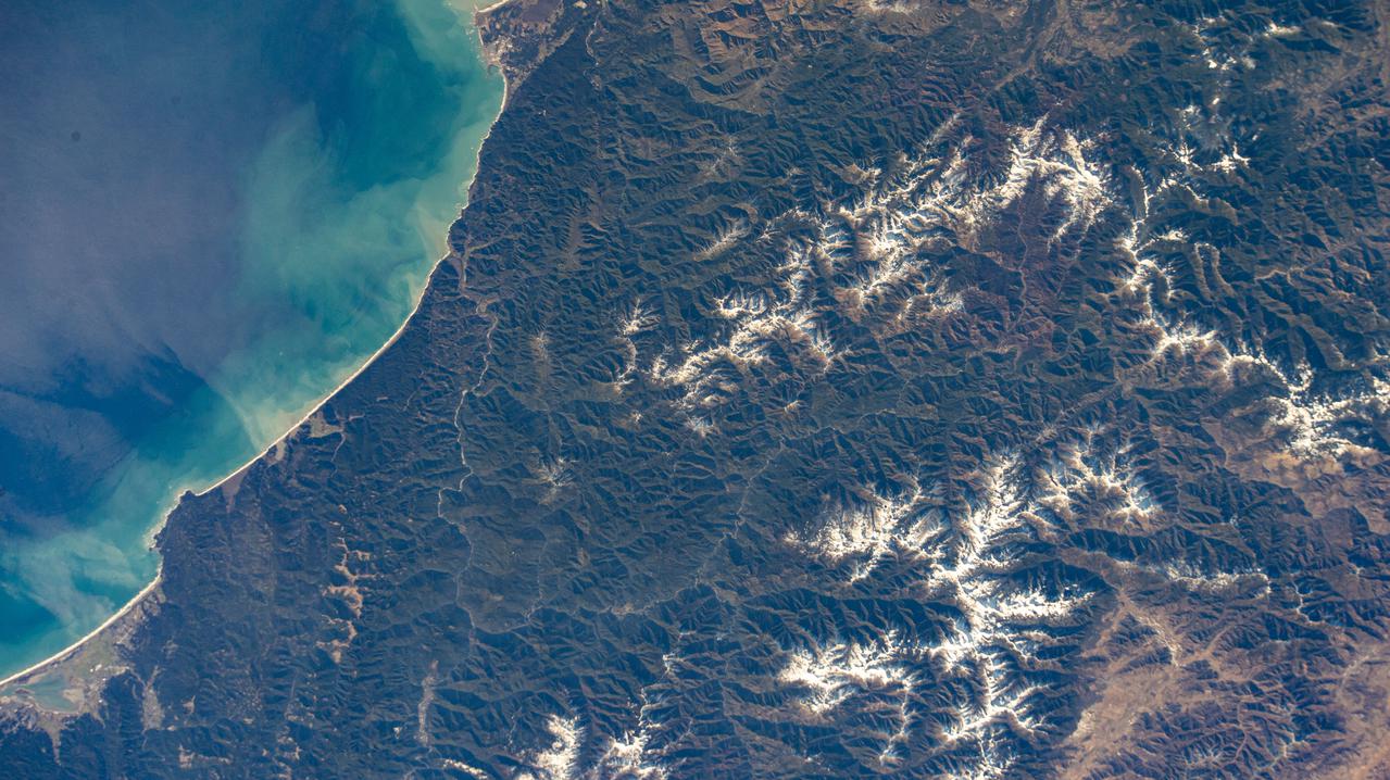 iss064e015102 (Dec. 23, 2020) --- Redwood National and State Parks are pictured on the northern California coast as the International Space Station orbited 262 miles above the Pacific Ocean.
