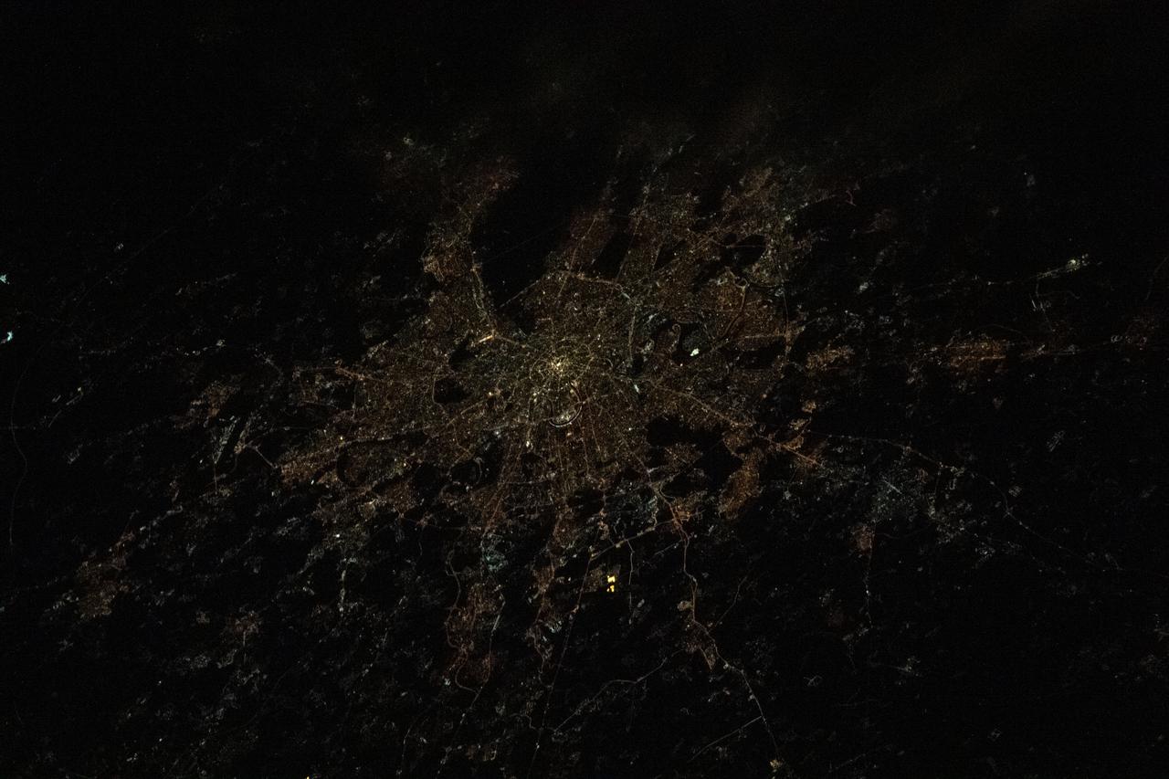 iss064e024687 (June 20, 2021) --- This night time shot of Moscow, Russia, with the Moskva River flowing though it, was taken from the International Space Station as it orbited 264 miles above Ukraine.