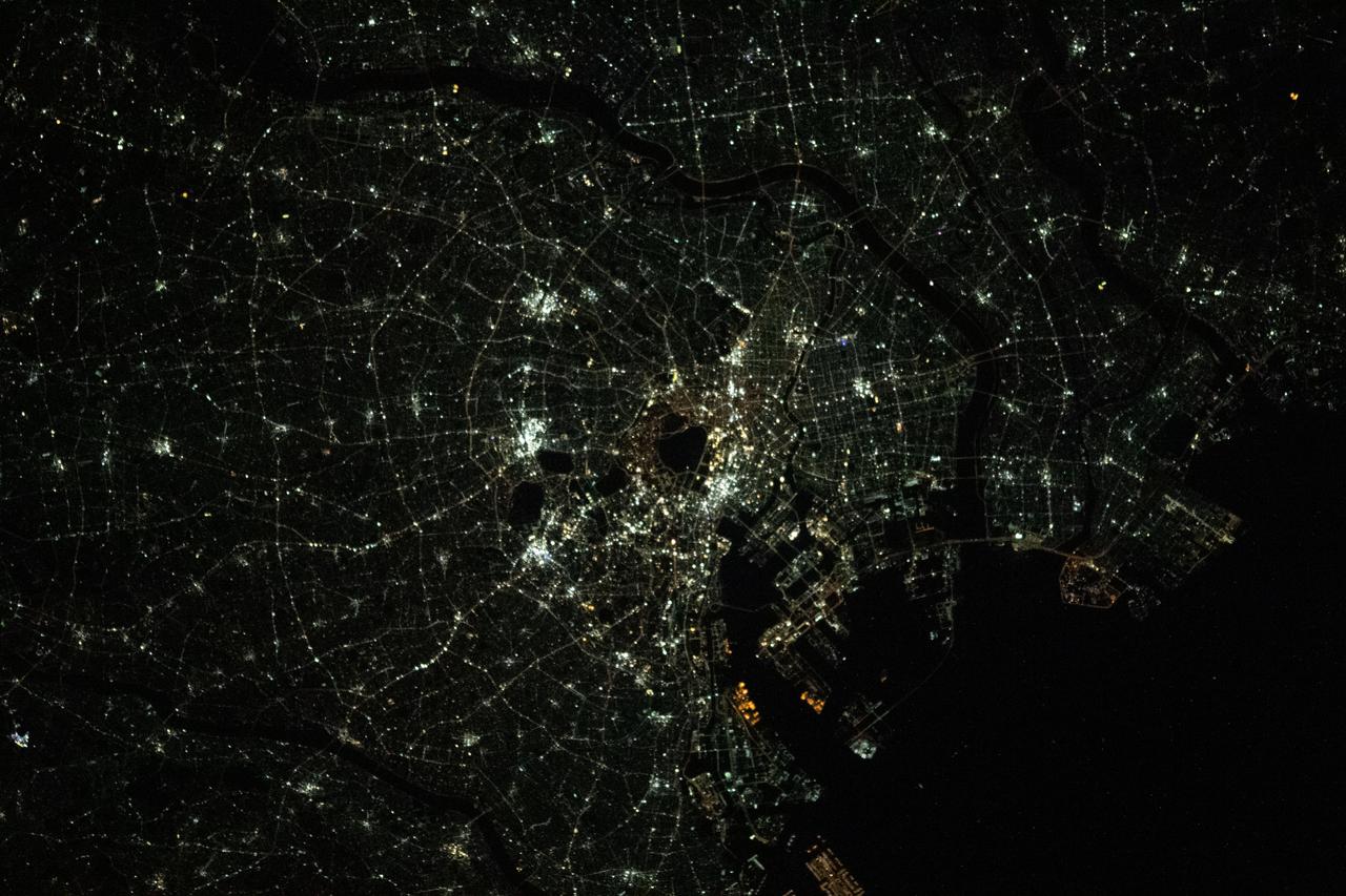 iss064e028418 (Jan. 30, 2021) --- This nighttime photograph of downtown Tokyo, Japan, was taken from the International Space Station as it orbited 264 miles above the east coast of the island nation. The dark area near the center is the Imperial Palace, the main residence of the nation's emperor.