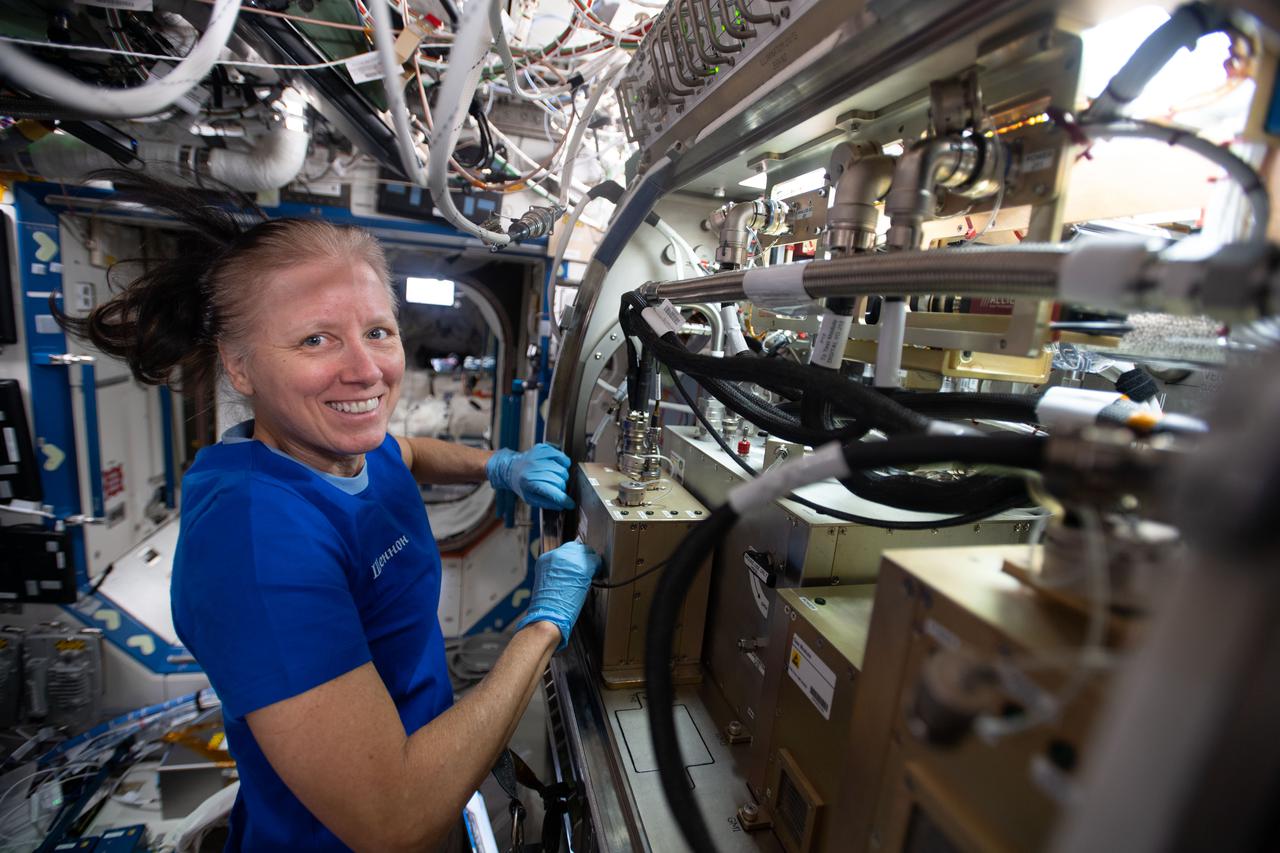 iss064e035059 (Feb. 19, 2021) --- NASA astronaut and Expedition 64 Flight Engineer Shannon Walker sets up Packed Bed Reactor Experiment (PBRE) hardware components inside the Destiny laboratory module's Microgravity Science Glovebox. The PBRE study explores how liquids and gases behave together in microgravity which may enable the design of more efficient, lightweight thermal management and life support systems that use less energy on future space exploration missions.