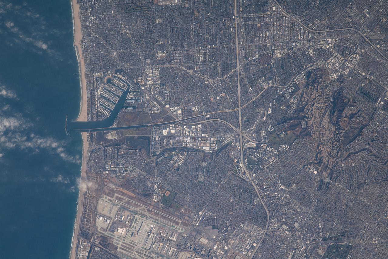 iss065e020971 (May 5, 2021) --- The unincorporated community of Marina Del Rey west of Los Angeles is pictured from the International Space Station as it orbited 263 miles above the Pacific Ocean.