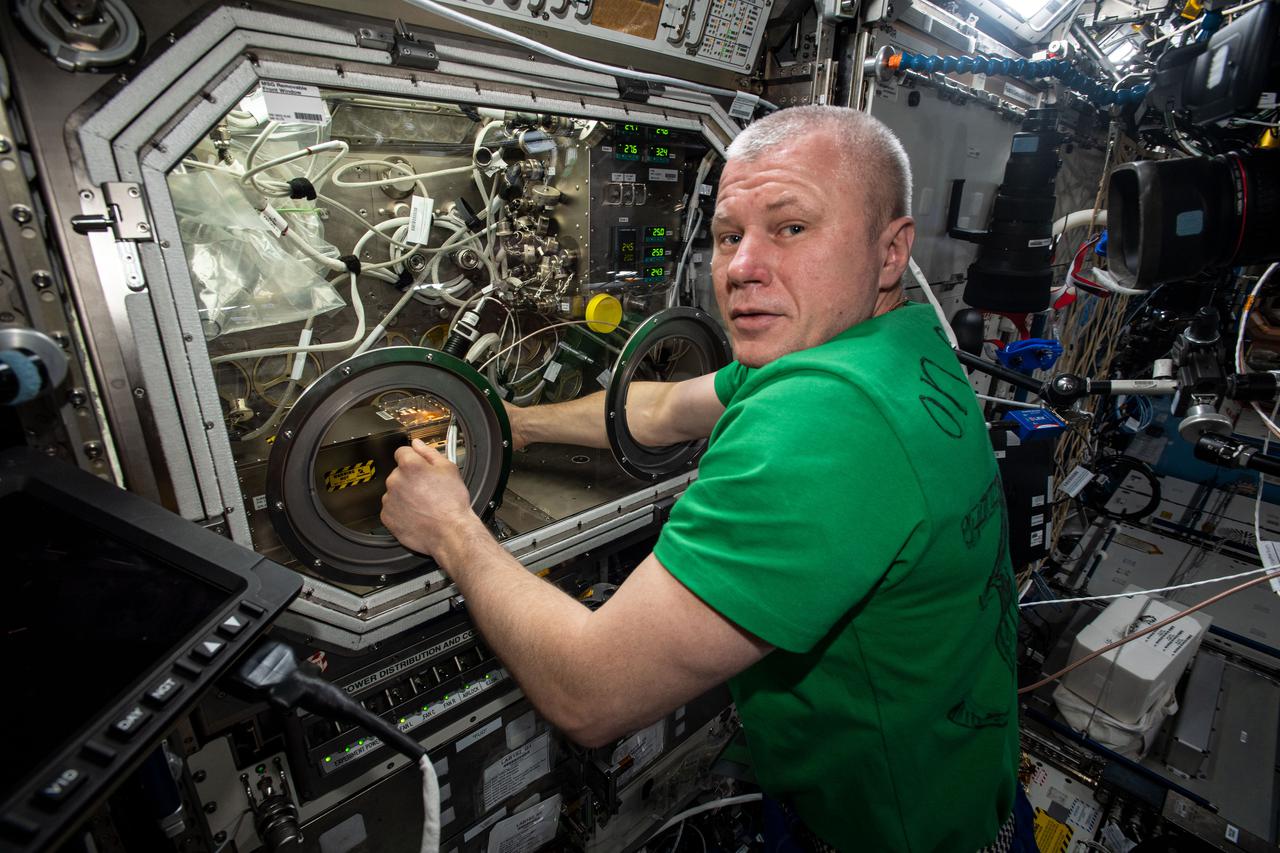 iss065e021208 (May 6, 2021) --- Roscosmos cosmonaut and Expedition 65 Flight Engineer Oleg Novitskiy swaps hardware inside the U.S. Destiny laboratory module's Microgravity Science Glovebox for a physics investigation. The study known as Solidification Using a Baffle in Sealed Ampoules, or SUBSA, explores improving technology used in producing semiconductor crystals.