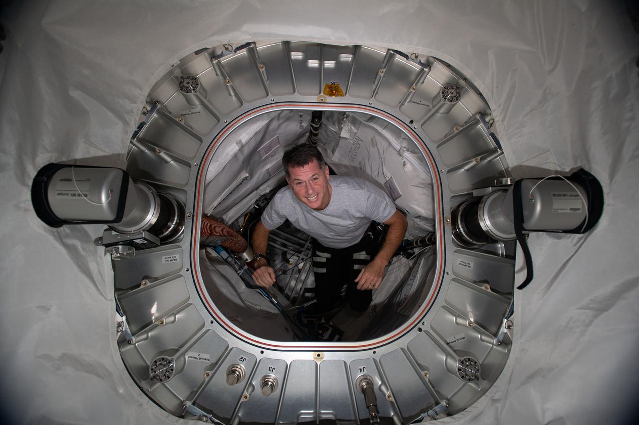 iss065e045899 (May 17, 2021) --- NASA astronaut and Expedition 65 Flight Engineer Shane Kimbrough is pictured inside BEAM, the Bigelow Expandable Activity Module.