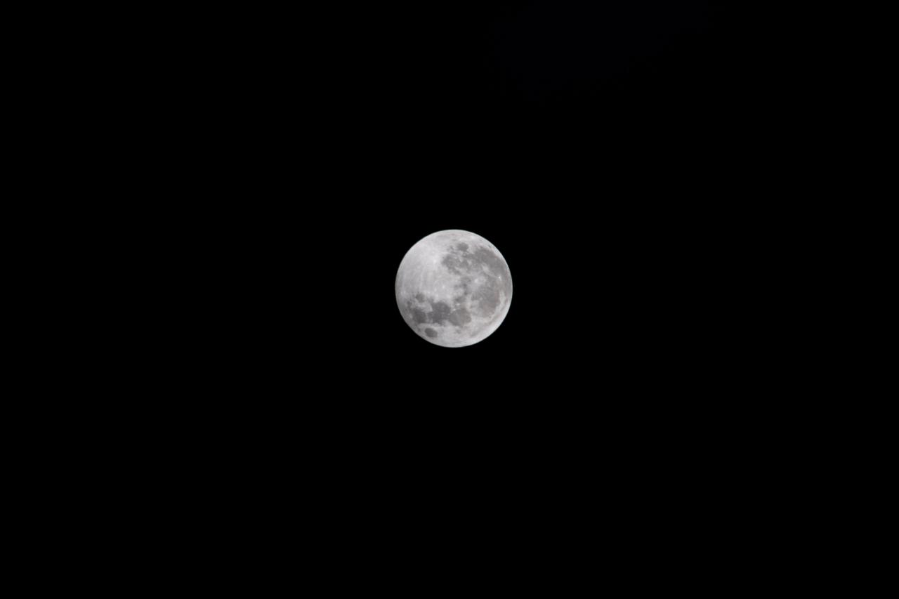 iss065e074019 (May 26, 23021) --- The full Moon is pictured before a lunar eclipse from the International Space Station during a southwest to northeast orbital trek 262 miles above Africa.