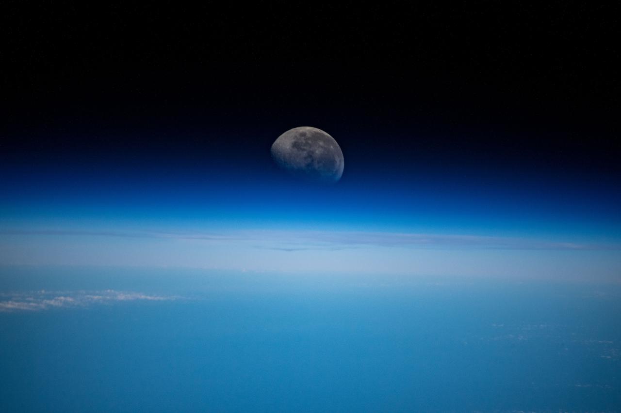 iss065e084062 (May 30, 2021) --- A waning gibbous Moon is pictured over Earth's horizon as the International Space Station soared 261 miles above the Pacific Ocean.