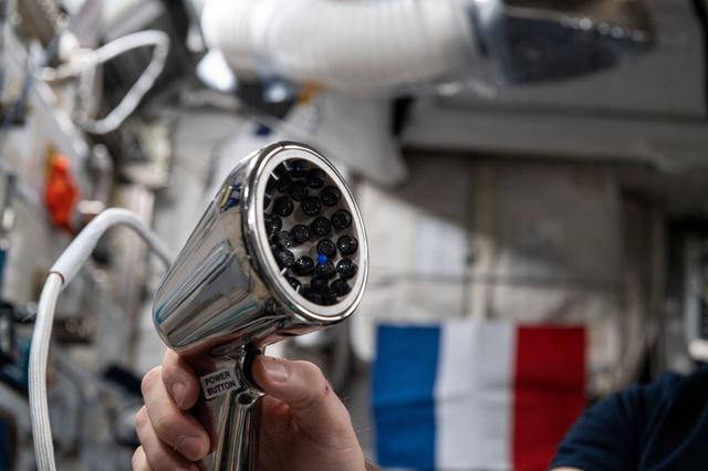 NASA image: Ultrasonic Tweezers