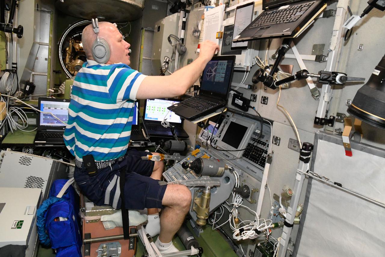 iss065e206742 (July 27, 2021) --- Roscosmos cosmonaut and Expedition 65 Flight Engineer Oleg Novitskiy practices remote spacecraft maneuvering techniques on the Tele-Operated Robotics Unit (TORU) inside the Zvezda service module. The TORU would be used in the unlikely event a Russian spacecraft would be unable to automatically rendezvous and dock to the International Space Station.